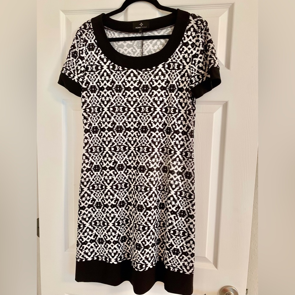 Women’s dress size 10 color black and white